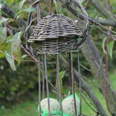 Distributeur boules de graisse en osier